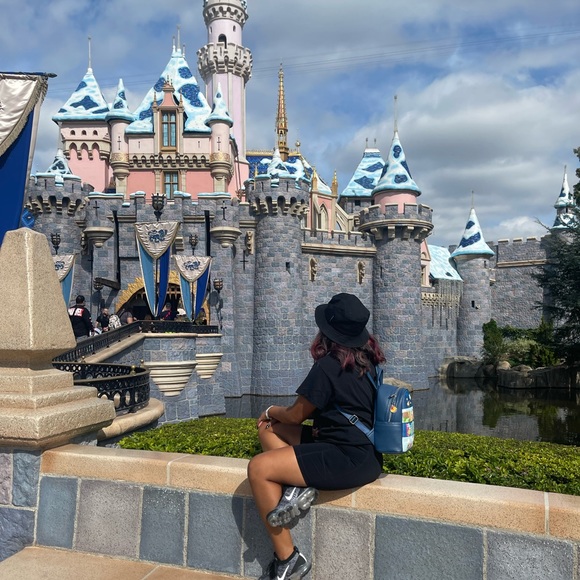 Meet your Posher, Natalie - Picture 2 of 2